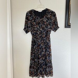 DR2 Black Floral Long Sleeve Dress
Caja 3